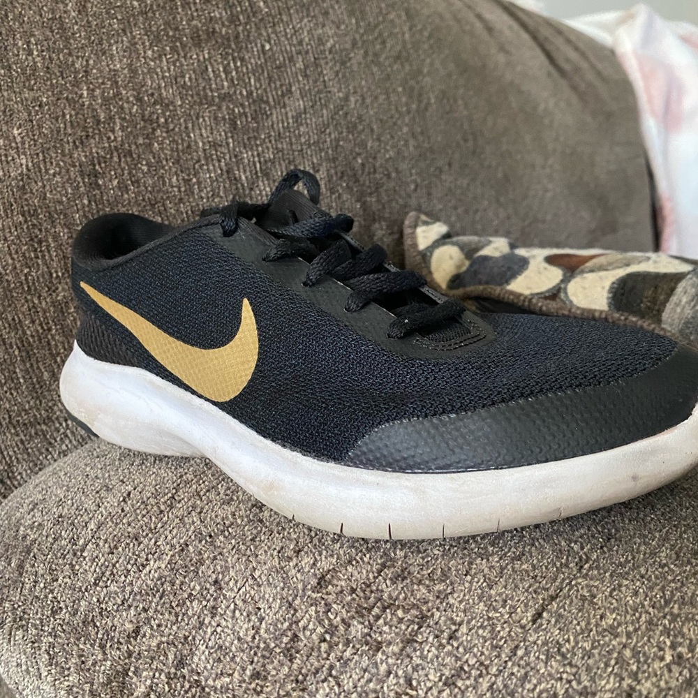 Nike Running Shoes - Picture 2 of 5